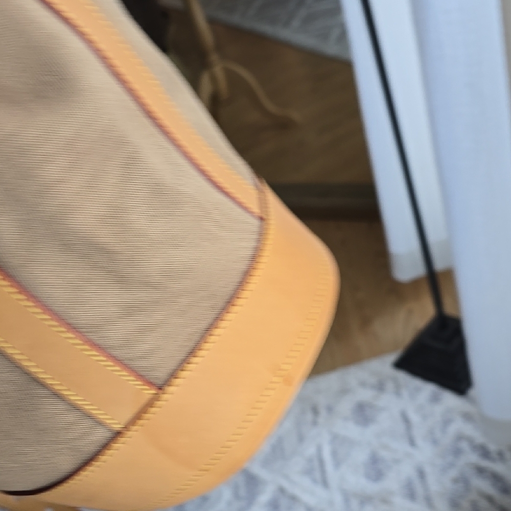 Dooney & Bourke Vintage  Bucket Bag Tan Brown Leather Drawstring Shoulder Bag - Picture 9 of 14